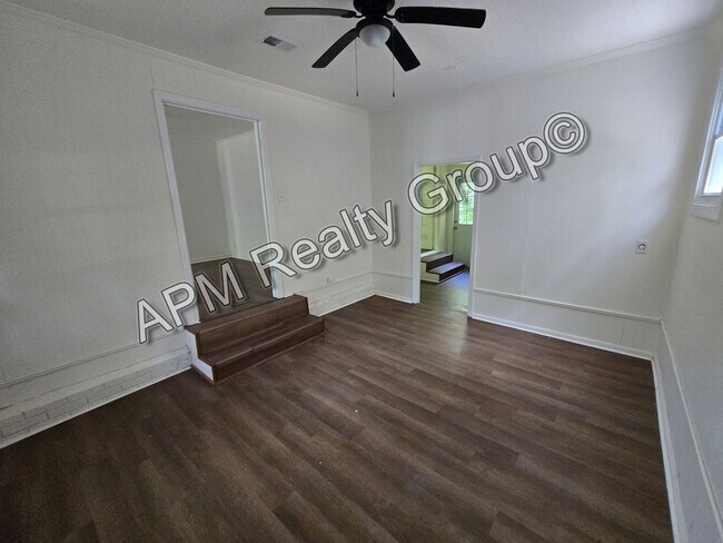 Building Photo - Cute 3 Bedroom 1.5 Bath