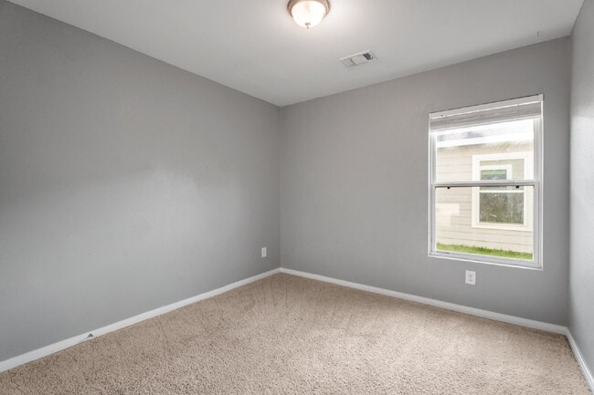Building Photo - Your next home is waiting!