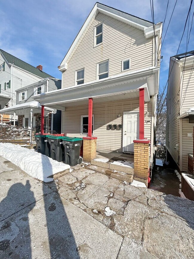 Building Photo - 36 Hickory St