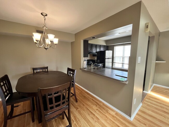 Building Photo - 2 bedroom condo in Newtown Grant
