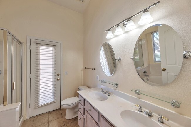 Building Photo - Charming North Phoenix 3-bedroom, 2-bathroom home!