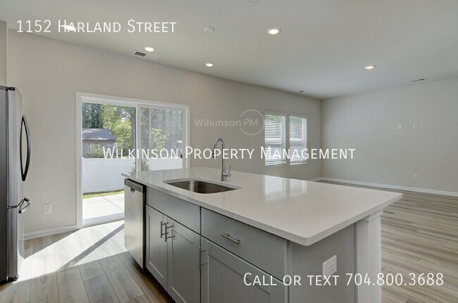 Building Photo - 1152 Harland St