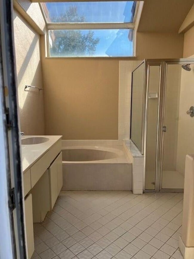 Building Photo - 517 Spinnaker