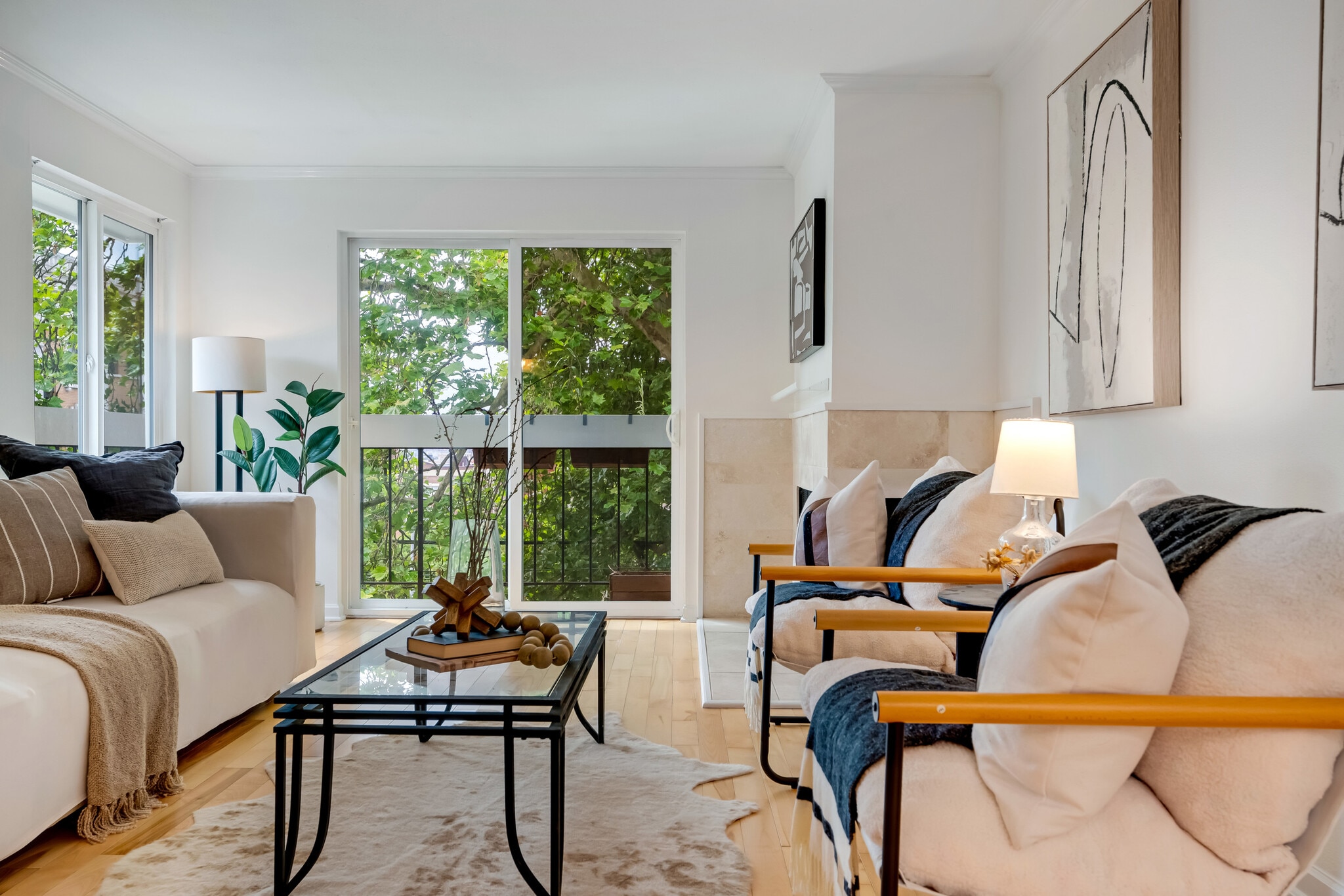 Living Room - 202 W Olympic Pl