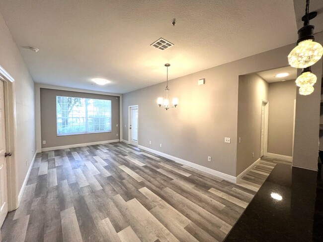 Building Photo - Great Condo at Stonebridge Place