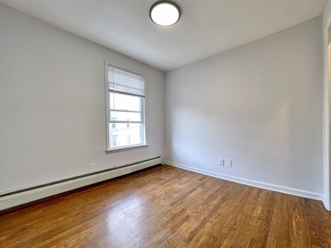 Building Photo - 311 5th St