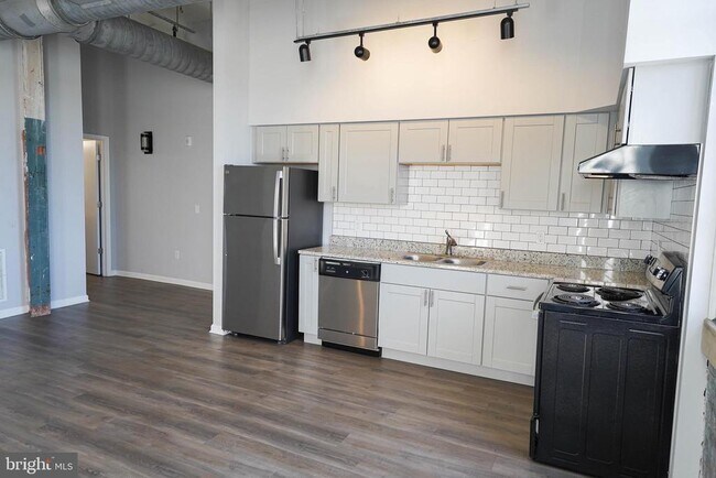 Building Photo - 218 W Main St