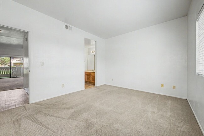 Building Photo - 930 N Mesa Dr