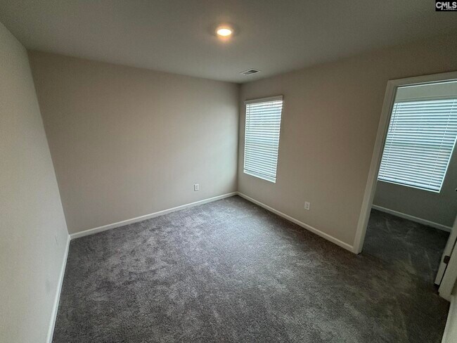 Building Photo - 520 Richmond Rd