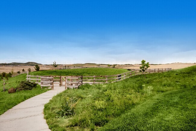 Building Photo - Modern Comfort in Castle Rock: 2-Bed, 2-Bath Home!!