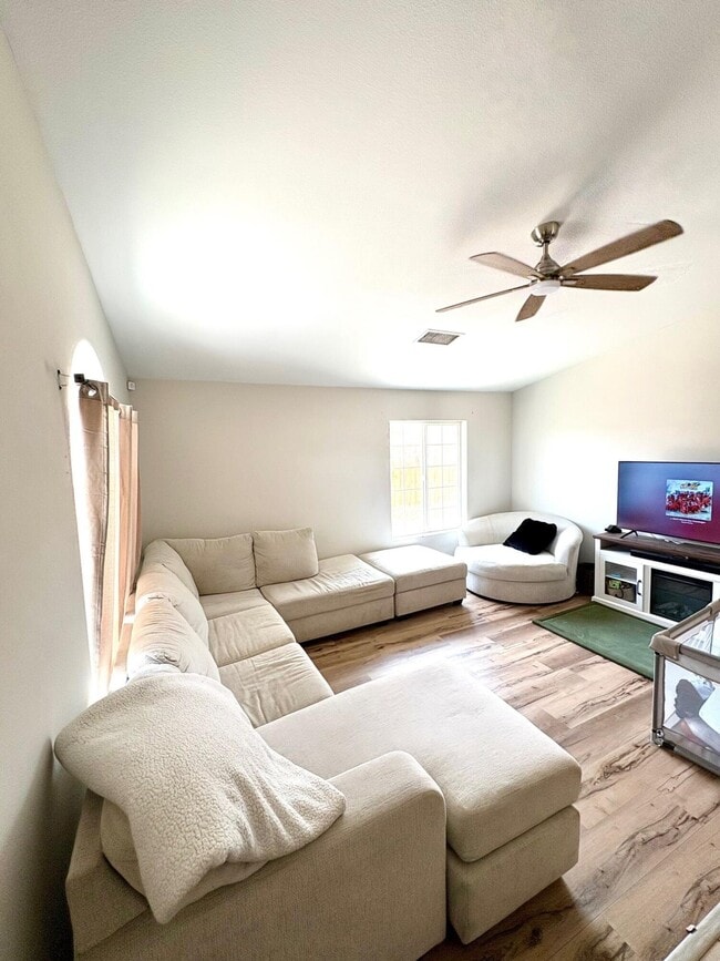 Building Photo - 6626 Cholla Ave