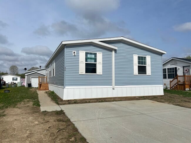 Building Photo - 326 White Oak Ln