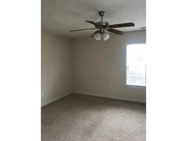 Building Photo - 1820 Balmoral Dr