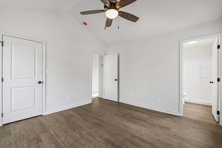 Building Photo - 4621 Julian St