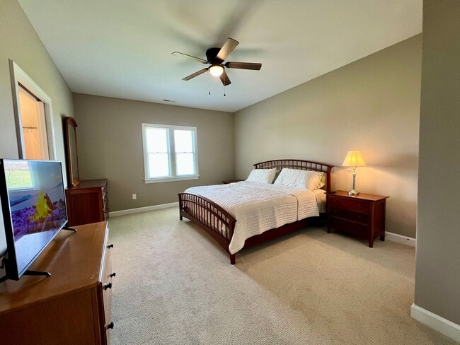 Building Photo - Adorable Waterfront/Fully Furnished/All In...