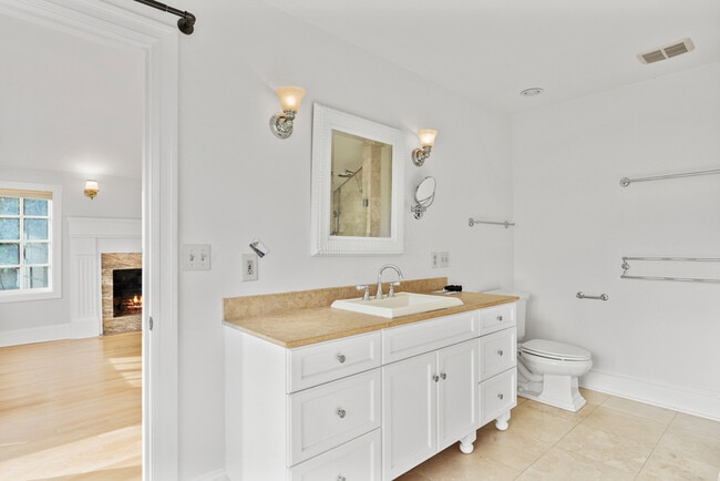 Building Photo - 1435 Newport Way