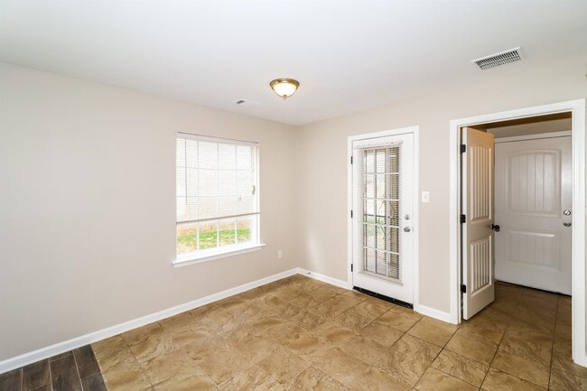 Building Photo - 10186 Sterling Ridge Dr