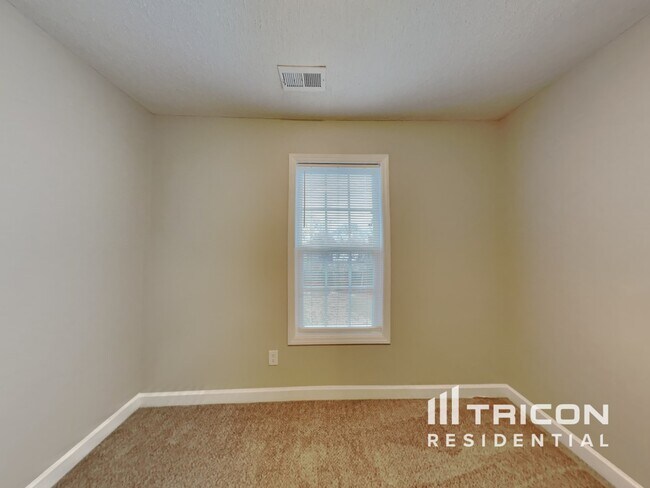 Building Photo - 750 Northview Dr
