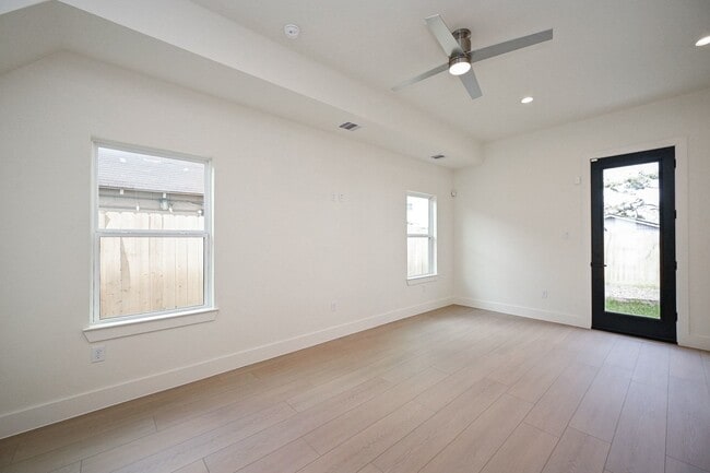 Building Photo - 3839 Noah St