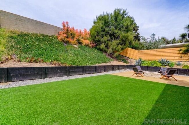 Building Photo - 210 Rosebay Dr