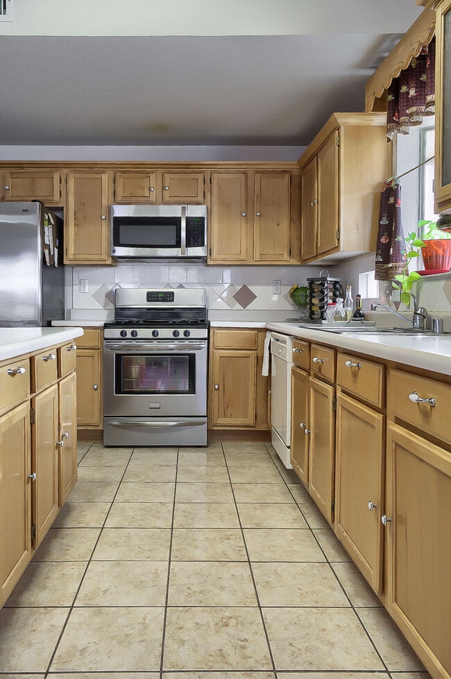 Building Photo - 401 Santorini Ct