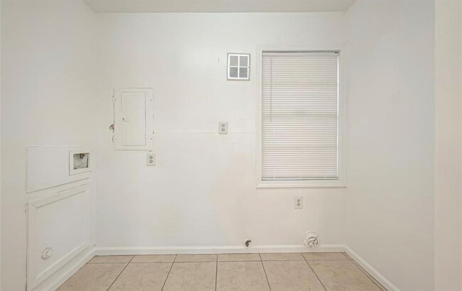 Building Photo - 11730 Rubenstein St