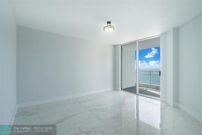 Building Photo - 701 Brickell Key Blvd
