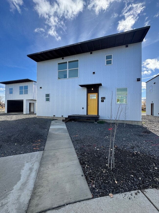Building Photo - 404 Windsor Court