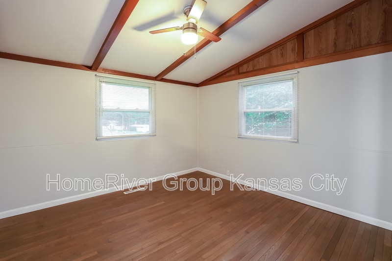 Building Photo - 5602 N Woodland Ave
