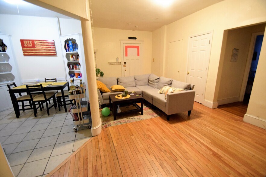 Building Photo - 322 Saint Paul St