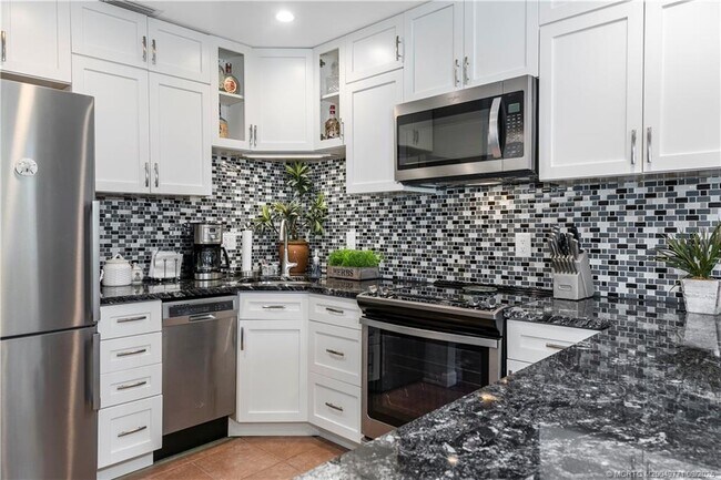 Building Photo - 2600 SE Ocean Blvd