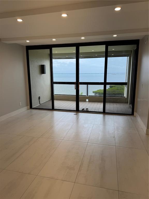 Building Photo - 2020 Harbourside Dr