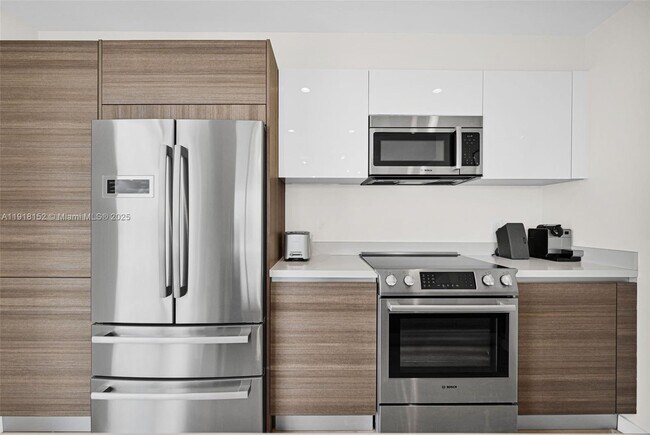 Building Photo - 1900 SE 2nd St