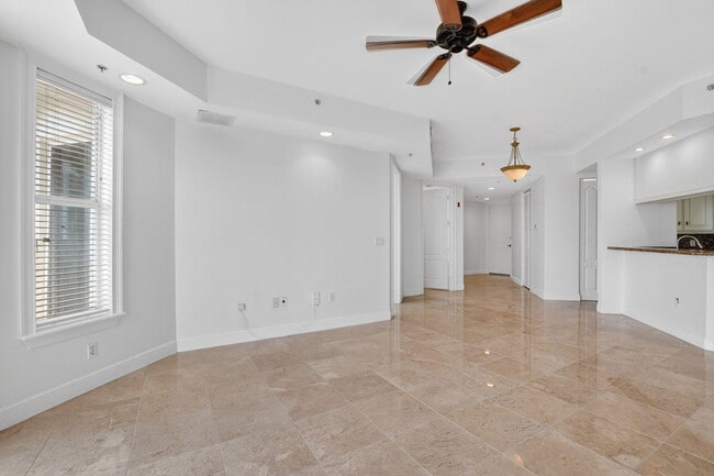 Building Photo - 616 SE 20th Ave