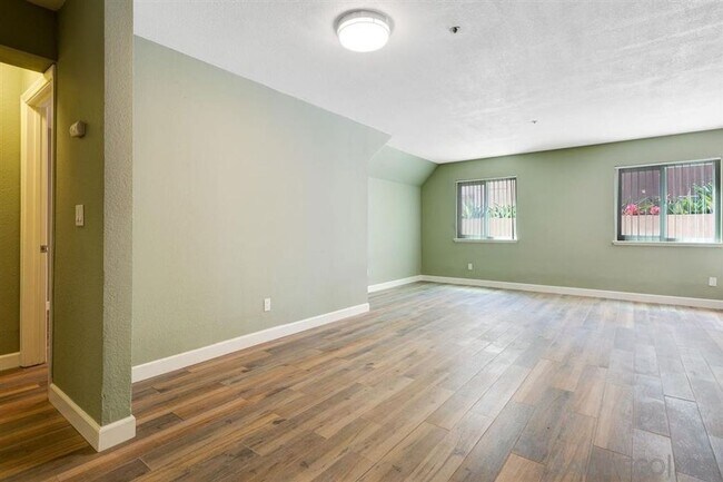 Building Photo - 3550 Lebon Dr