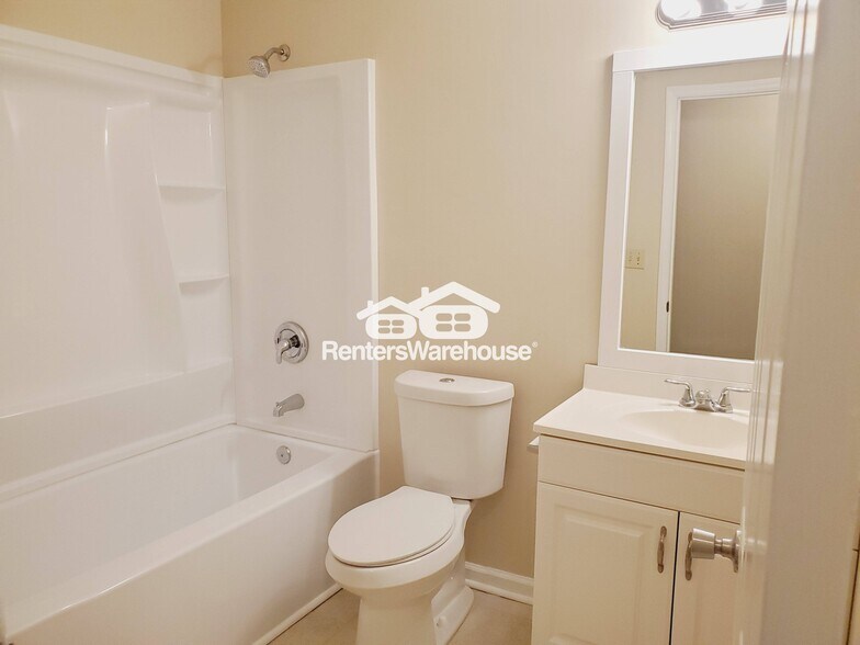 Building Photo - 2531 Country Lake Cir