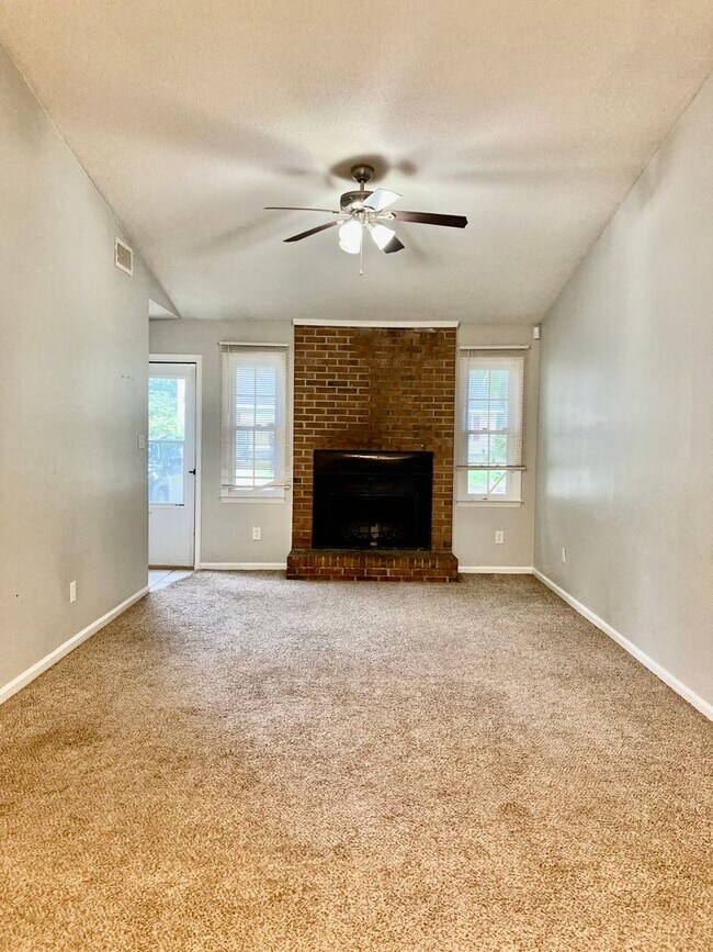 Building Photo - 2 Bed 2 Bath Duplex for Rent