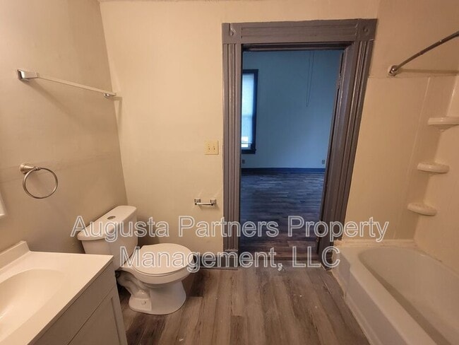 Building Photo - 508 3rd St