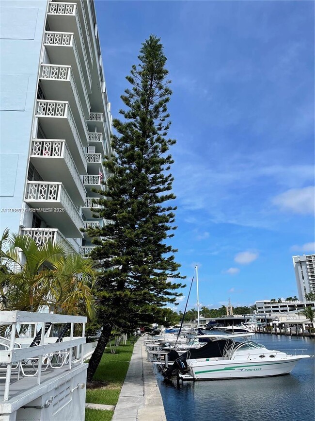 Building Photo - 13155 Ixora Ct