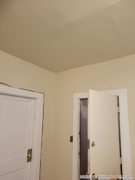 Building Photo - 19 Sachem St