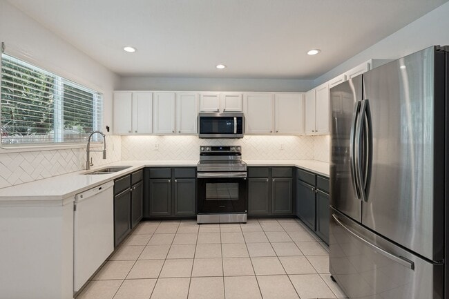 Building Photo - 4-Bedroom in The Enclave at Willow Point