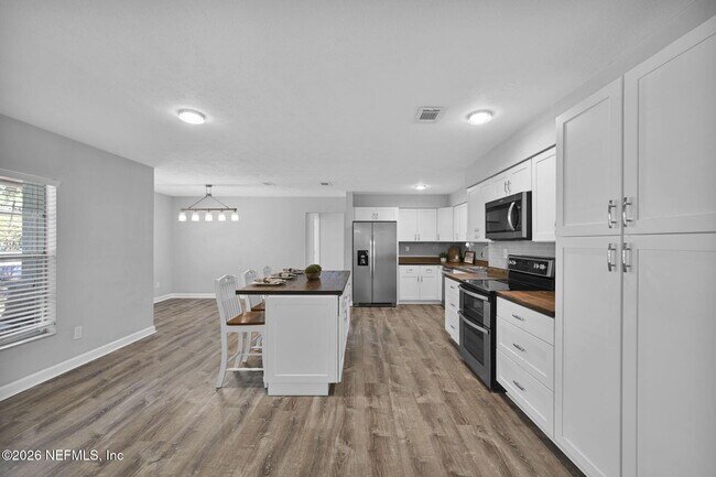 Building Photo - 133 Cll Menendez