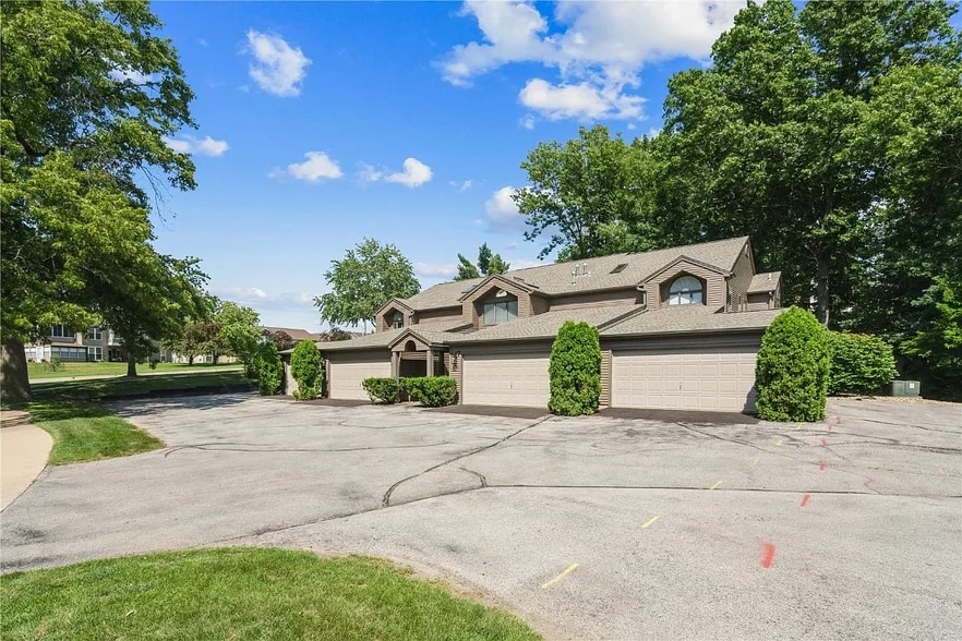 Building Photo - 3720 Timberline Dr NE