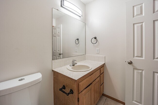 Building Photo - 3/ 2 Home For Rent!