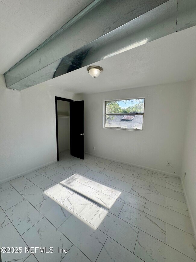 Building Photo - 929 W 27th St