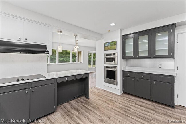 Building Photo - 3988 Lakeland Ln