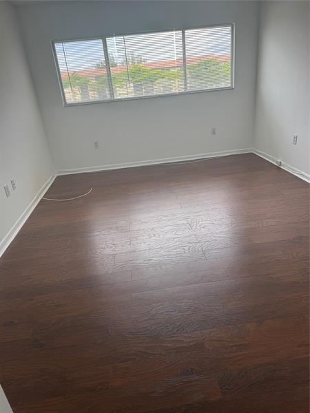 Building Photo - 950 SW 138th Ave