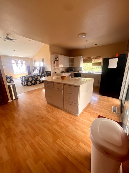 Building Photo - 10072 Roseview Dr