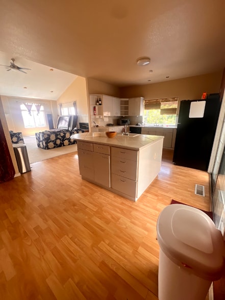 Building Photo - 10073 Roseview Dr