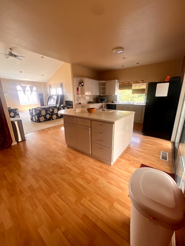 Building Photo - 10073 Roseview Dr